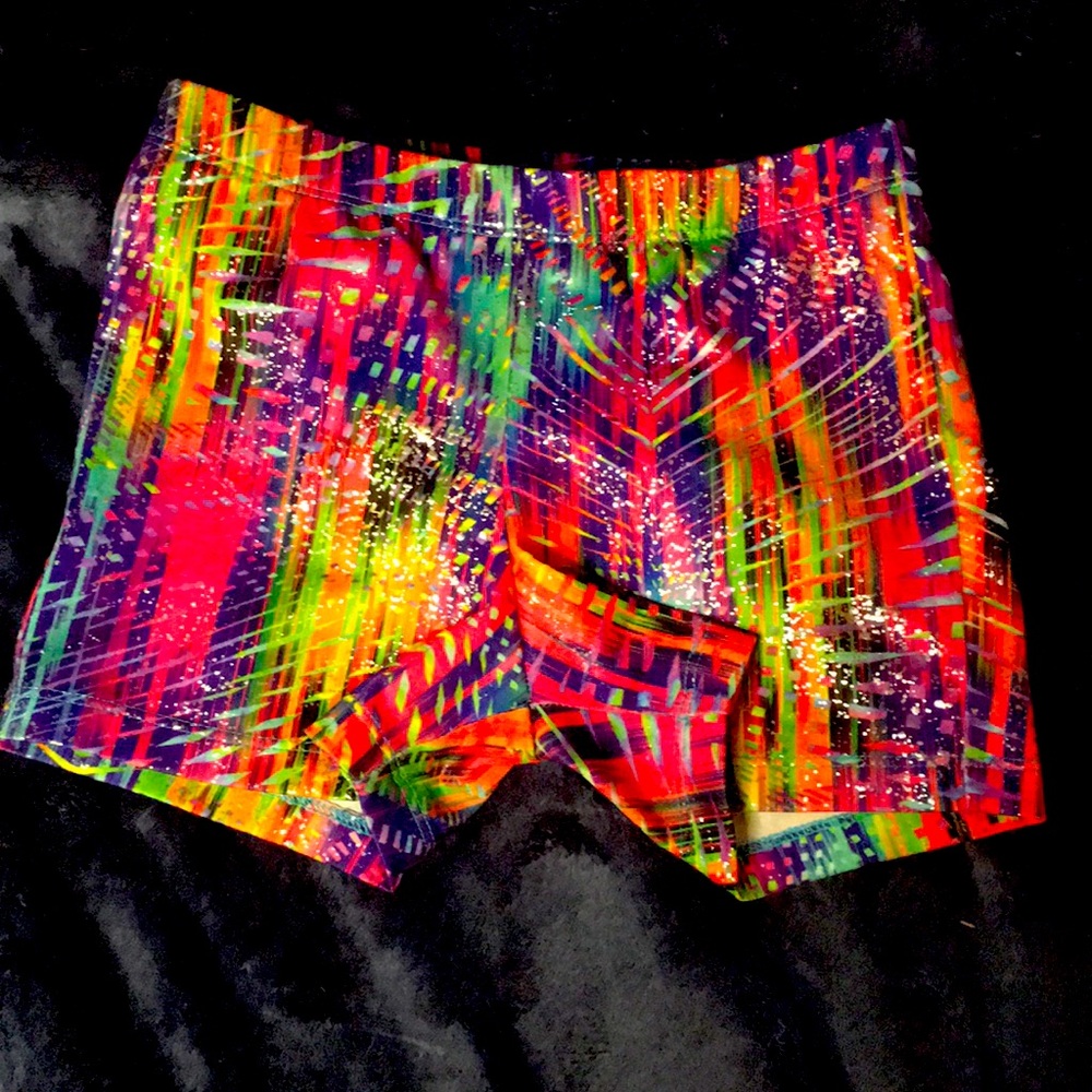 Danskin Now girls medium 7/8 gymnastics shorts